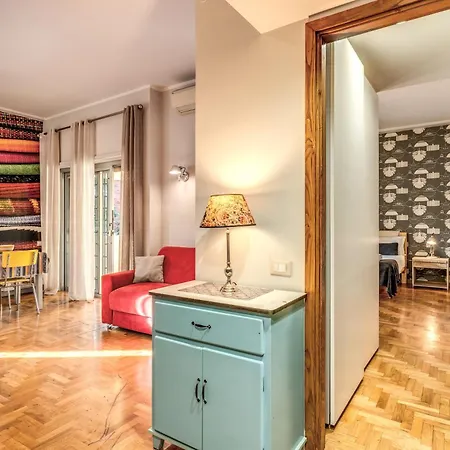 Romantic Piccolomini Lux