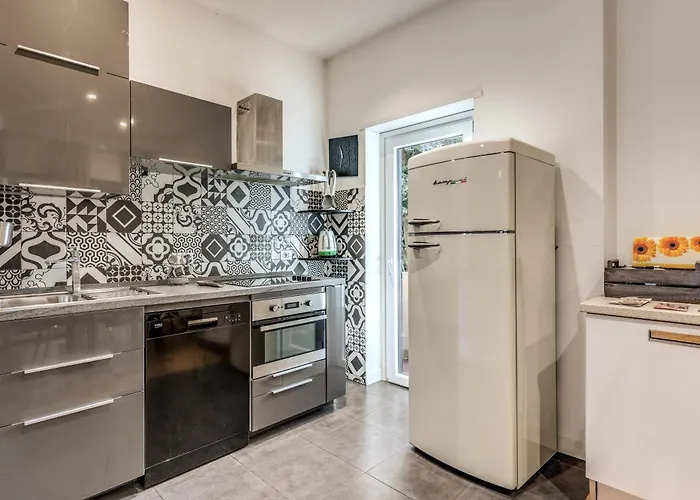 Romantic Piccolomini Lux *