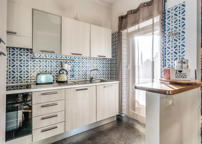 Romantic Piccolomini Lux *