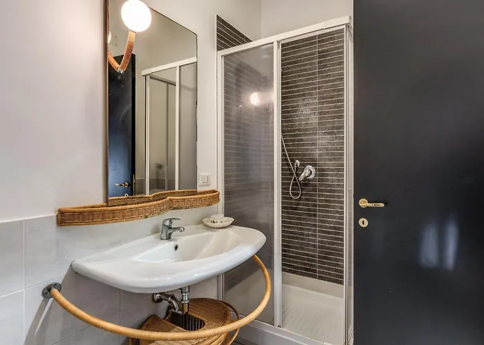 Romantic Piccolomini Lux